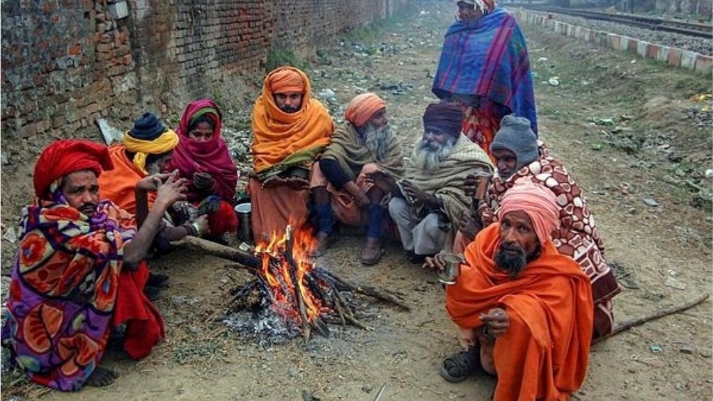 सर्द हवाएं चलने के कारण कई राज्यों के तापमान में काफी गिरावट आई है। (फोटो: पीटीआई)