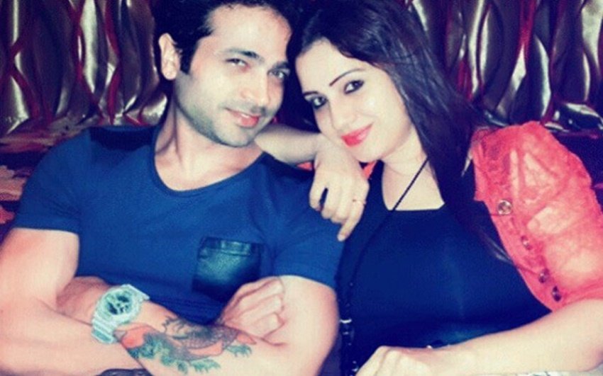 शो में वर्षा माहेश्वरी का रोल प्ले करने वालीं पूजा जोशी के पति मनीष अरोड़ा बिजनेसमैन हैं।