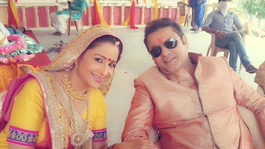 संजीव सेठ शो में विश्वंभरनाथ महेश्वरी का किरदार निभाते हैं। वह शो के साथ पहले दिन से ही जुड़े हैं।&nbsp;