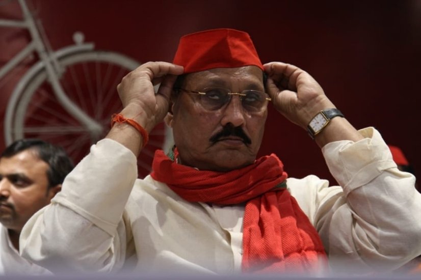 आजमगढ़ से पूर्व लोकसभा सांसद रमाकांत यादव सपा में हैं तो उनके भाई उमाकांत यादव बसपा में। उमाकांत बसपा के लोकसभा सांसद भी रह चुके हैं।