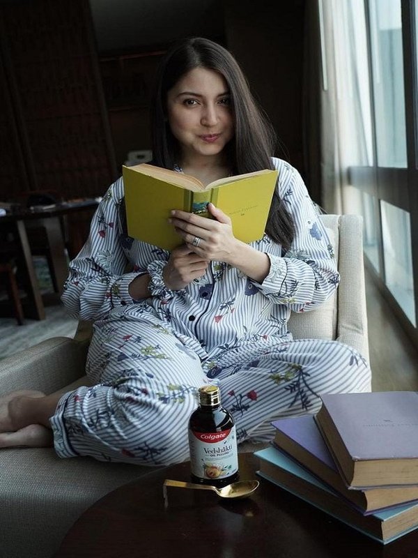 ANUSHKA SHARMA - TOPPER
