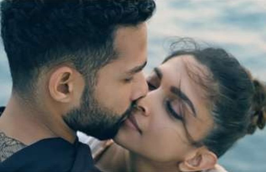 बतादें कि फिल्म गहराईयां भी दीपिका और सिद्धार्थ के कई इंटीमेट सीन हैं और इसके लिए भी इंटिमेट सीन्स कोऑर्डिनेटर की हेल्प ली गई है। Photos: Social Media