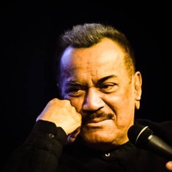 शिवाजी साटम ने सरकारी बैंक में कैशियर की नौकरी छोड़ एक्टिंग में हाथ आजमाया था।