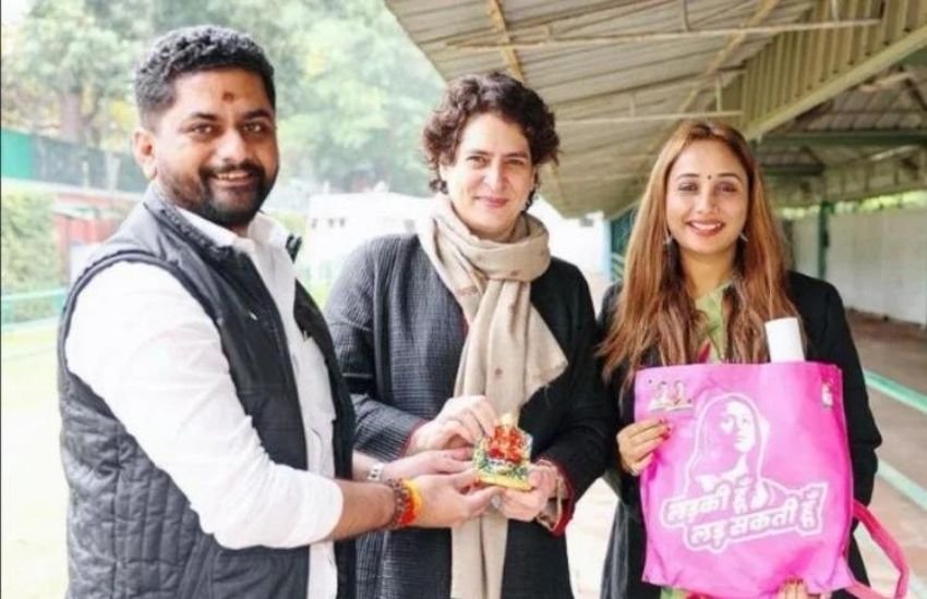 भोजपुरी एक्ट्रेस रानी चटर्जी ने कांग्रेस की सदस्यता ले ली हैं। प्रियंका गांधी ने उन्हें खुद ये सदस्यता दिलाई है।