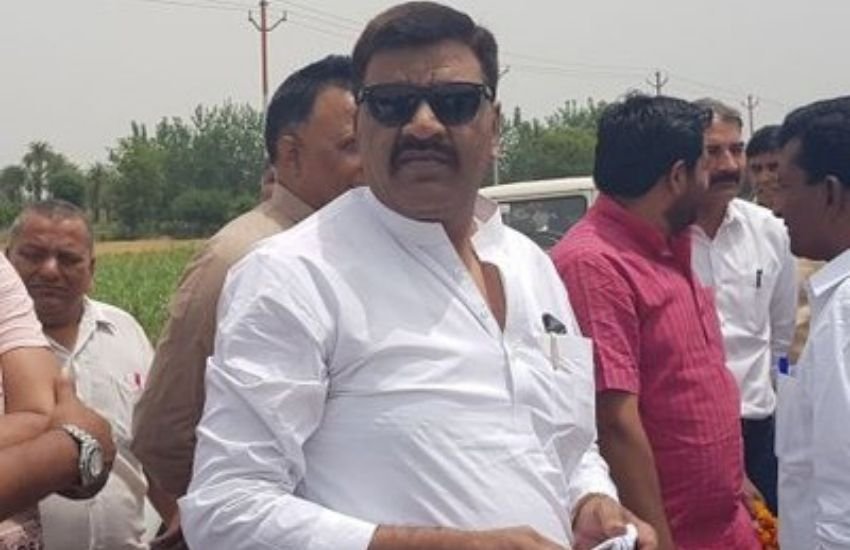 सपा रालोद गठबंधन ने बुलंदशहर सदर से हाजी यूनुस को उम्मीदवार बनाया है। हाजी यूनुस पर केवल कोतवाली नगर में ही 23 मुकदमे दर्ज हैं। इसमें हत्या, गैंगस्टर एक्ट, लूट जैसे तमाम संगीन अपराध शामिल हैं।
