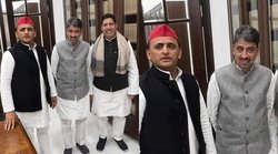 अखिलेश यादव इमरान मसूद की फोटो शेयर कर बोले संबित पात्रा- टोंटी टोंटी के साथ बोटी बोटी, सपा नेत्री ने किया पलटवार- चंद दिन और बकवास कर लो टीवी बाबू