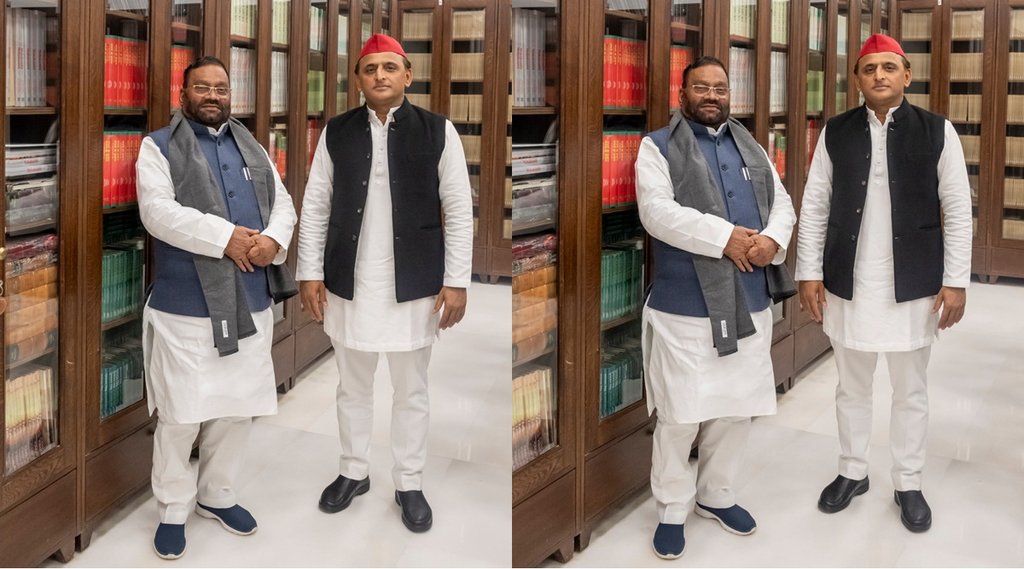 Akhilesh Yadav With Swami Prasad Maurya