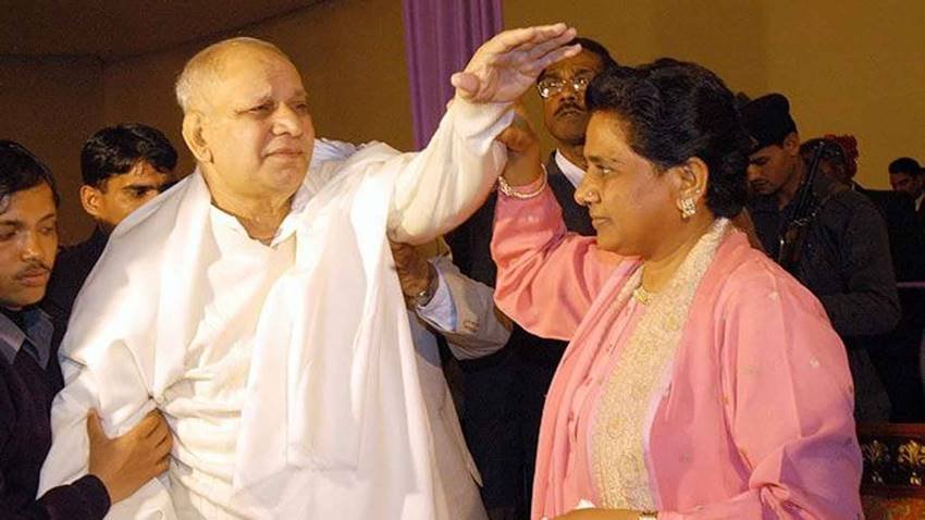 1993 के यूपी विधानसभा चुनाव में कांशीराम ने बसपा के लिये नारा दिया था- तिलक तराजू और तलवार, इनको मारो जूते चार। इसके साथ ही उस चुनाव में 'जिसकी जितनी संख्या भारी, उसकी उतनी हिस्सेदारी’ और ‘वोट हमारा, राज तुम्हारा, नहीं चलेगा, नहीं चलेगा’ भी खूब चर्चा में रहे थे।