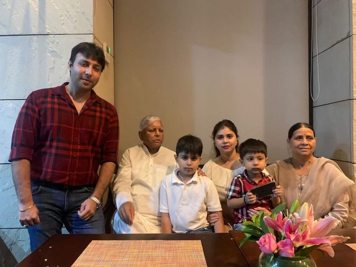 राहुल यादव की शादी लालू प्रसाद यादव की बेटी रागिनी यादव संग हुई है। 
