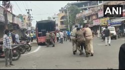 मप्रः जबलपुर में परेड के दौरान ड्रोन गिरने से 2 घायल, उधर गुंटूर में हिंदू वाहिनी ने जिन्ना टॉवर पर की तिरंगा फहराने की कोशिश, दर्जन भर अरेस्ट