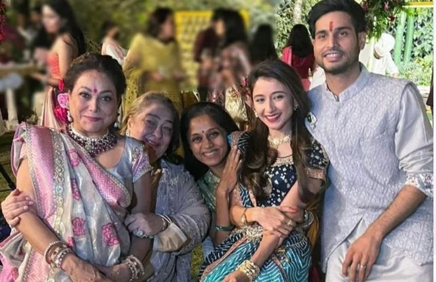 सगाई के करीब एक महीने बाद अब सोशल मीडिया पर कुछ ऐसी तस्वीरें सामने आई हैं, जिन्हें देखने के बाद अब ये अटकलें लगाई जा रही हैं कि, जय अनमोल अब शादी के बंधन में बंधने जा रहे हैं।