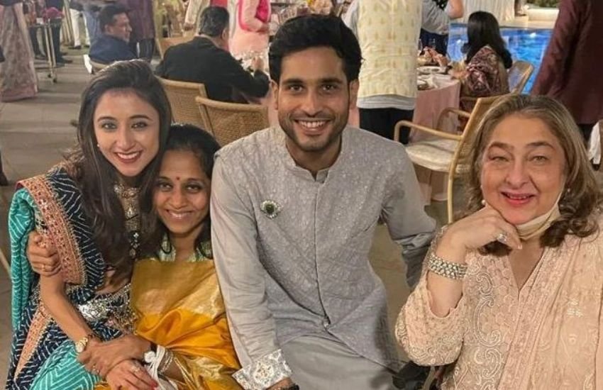 सुप्रिया सुले ने तस्वीरों को शेयर करते हुए कैप्शन में लिखा है, 