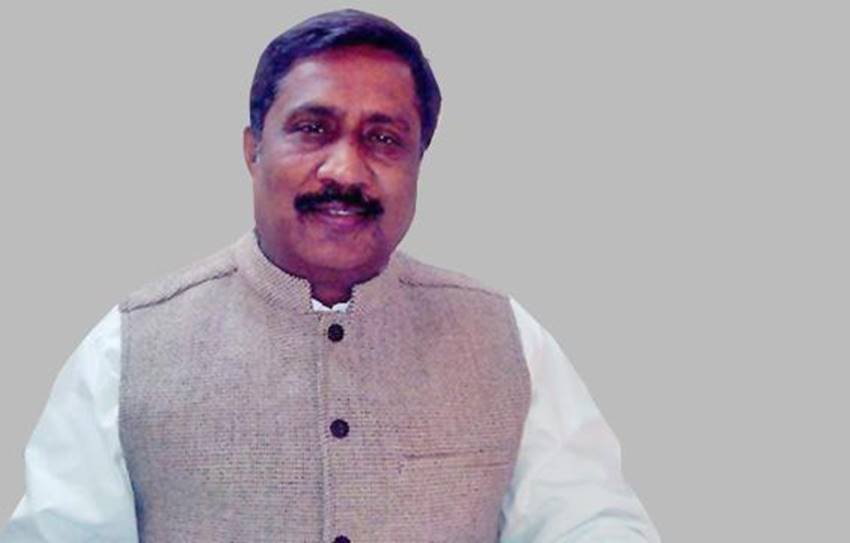 मदन चौहान को इस बार समाजवादी पार्टी से टिकट नहीं मिला तो वह सपा छोड़ बसपा में शामिल हो गए।