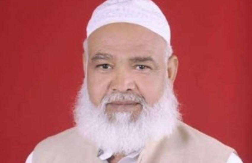 हापुड़ जिले की धौलाना विधानसभा सीट से समाजवादी पार्टी ने असलम चौधरी को गठबंधन उम्मीदवार बनाया गया है। असलम पर कई थाना क्षेत्रों में 10 आपराधिक मुकदमे दर्ज हैं। Photos: PTI