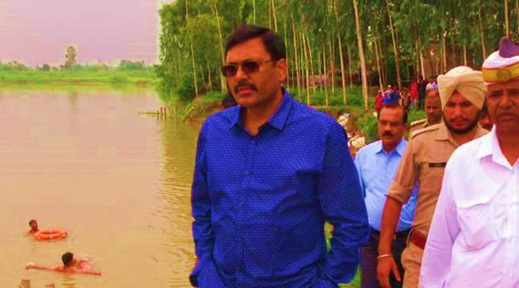 Aunjaneya kumar singh, rampur DM, Azam khan