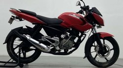 बस 23 हजार में घर ले जाएं स्पोर्टी लुक वाली Bajaj Pulsar 135, 1 साल की वारंटी के साथ मिलेगा मनी बैक गारंटी प्लान