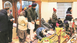 केस दर्ज होने के बाद से फरार बिक्रम मजीठिया गुरुद्वारे में दिखे, पर कहां हैं यह किसी को नहीं मालूम