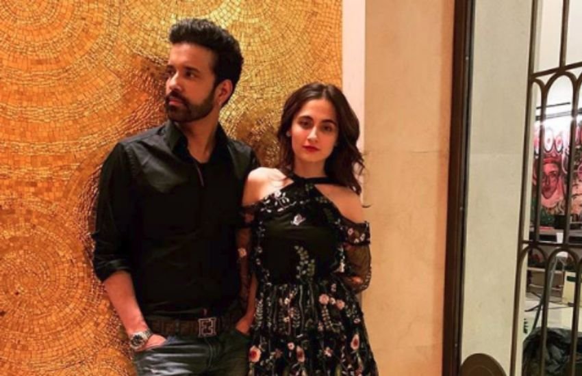 आमिर अली और संजिदा शेख ने भी हाल ही में अलग होने की सूचना सोशल मीडिया के जरिए ही दी थी।