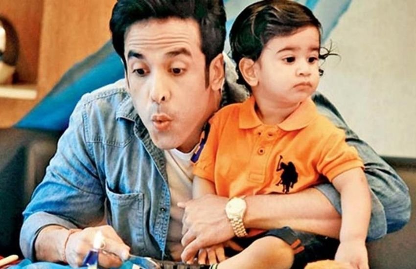 एक्टर तुषार कपूर साल 2016 में सरोगेसी के जरिए एक बेटे के पिता बने हैं। बेटे रवि के वो सिंगल फादर हैं। Photos: Social Media