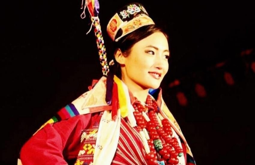 ट्रेलर में आप देख सकते हैं कि फ़िल्म में चुम दरांग भी एक अहम किरदार निभाती दिखाई दे रही हैं, जिसमें वो 'लैवेंडर मैरिज' का कॉन्सेप्ट समझाती नज़र आई हैं।