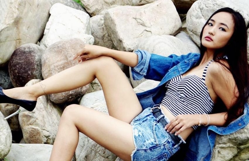 चुम ने ने साल 2017 में 'मिस टियारा इंडिया इंटरनेशनल' का ख़िताब अपने नाम किया था।