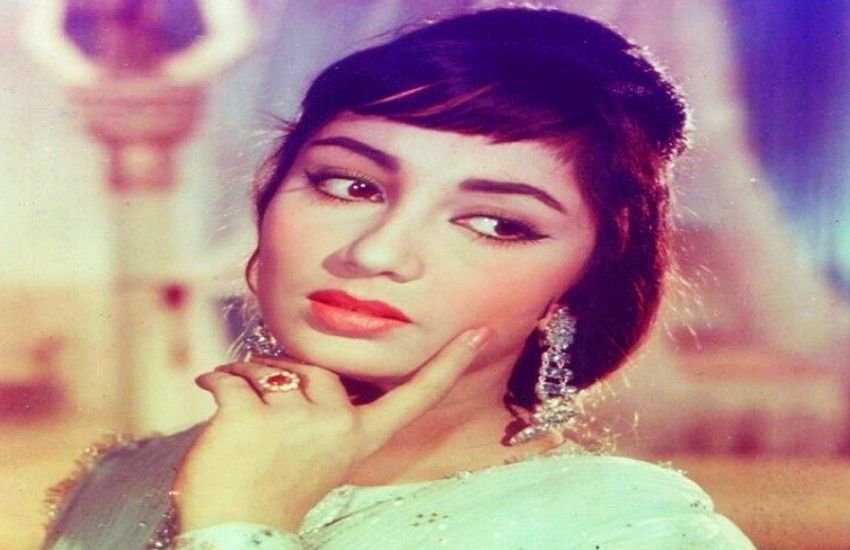 धर्मेंद्र की ये फेवरेट एक्ट्रेस थीं साधना। साधना संग धर्मेंद्र को अपने शुरुआती दिनों में भी काम का मौका तो मिला था, लेकिन दुर्भाग्य से ऐसा नहीं हो पाया।