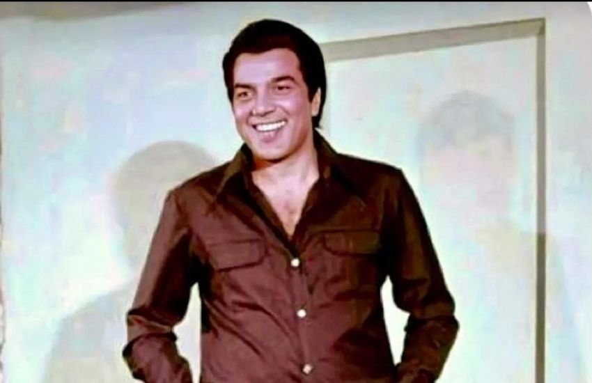 धर्मेंद्र को बॉलीवुड का हैंडसम हीरो कहा जाता है। एक समय उनकी स्मार्टनेस और खूबसूरती के दीवाने बड़े-बड़े स्टार्स भी थे। धर्मेंद्र की तुलना उन दिनों हॉलीवुड के दो बड़े स्टास से होती थी।