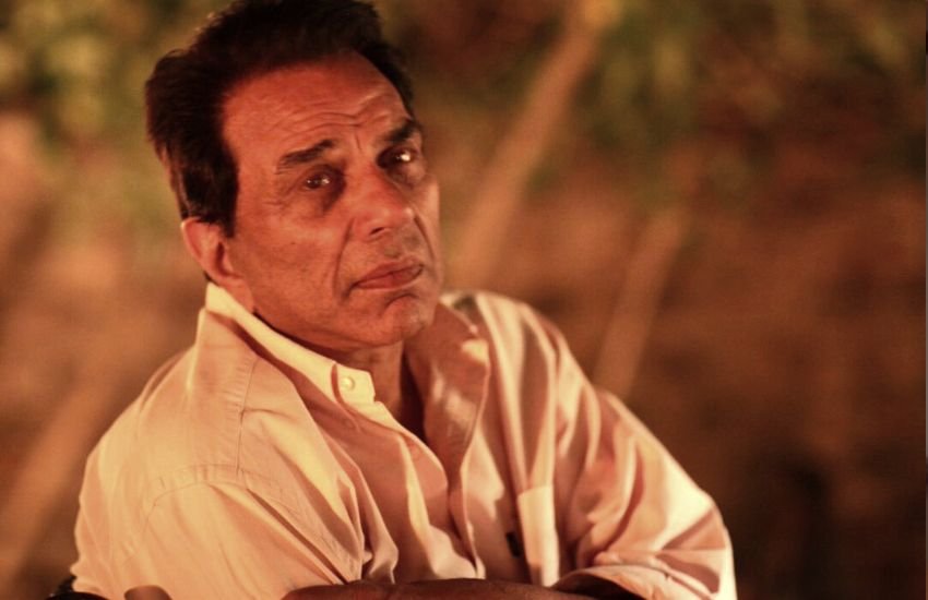 86 की उम्र में भी धर्मेंद्र अपनी फिटनेस से आज भी बॉलीवुड में छाए रहते हैं।