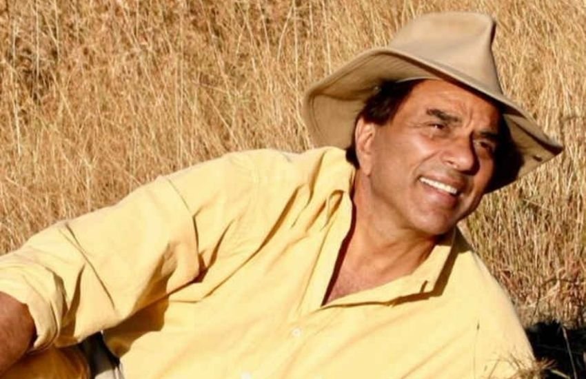 धर्मेंद्र ने कहा कि तब उन्हें अहसास हुआ कि सही मायने में लोग उनकी तारीफ करते हैं। इससे पहले वह खुद को कभी हैंडसम जैसा नहीं समझते थे।