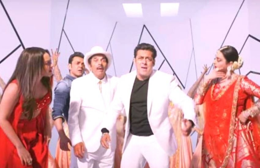 प्रमोशन के दौरान उनसे पूछा गया कि, सुना है कि आपको फिल्म में सिर्फ परियां नजर आती हैं? इस पर धर्मेंद्र ने हंसते हुए कहा कि असल जिंदगी में भी वह परियों को देखते हैं और उससे कहीं ज्यादा सोचते हैं।