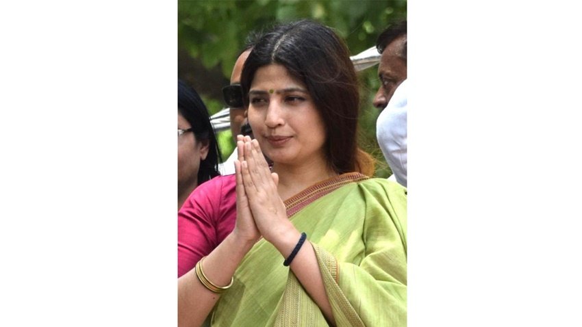 डिंपल ने बताया था कि उनपर 14 लाख 26 हजार रुपये का कर्ज है। यह कर्ज उन्होंने एक्सिस बैंक से लिया है।