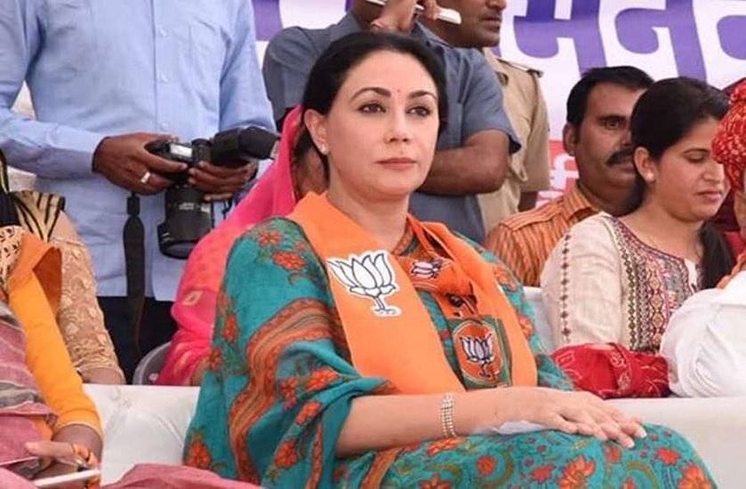 राजपरिवार की एक और सदस्य दिया कुमारी राजनीति में हैं। जयपुर राजघराने की प्रिंसेस दिया कुमारी बीजेपी की विधायक हैं। दिया कुमार का साल 2018 में नरेंद्र सिंह से तलाक हो गया था जिसके बाद उन्होंने दोबारा शादी नहीं की थी।