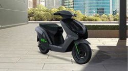 डबल डिस्क ब्रेक के साथ स्पोर्टी डिजाइन वाला ये इलेक्ट्रिक स्कूटर सिंगल चार्ज में देता है 100 km तक की रेंज