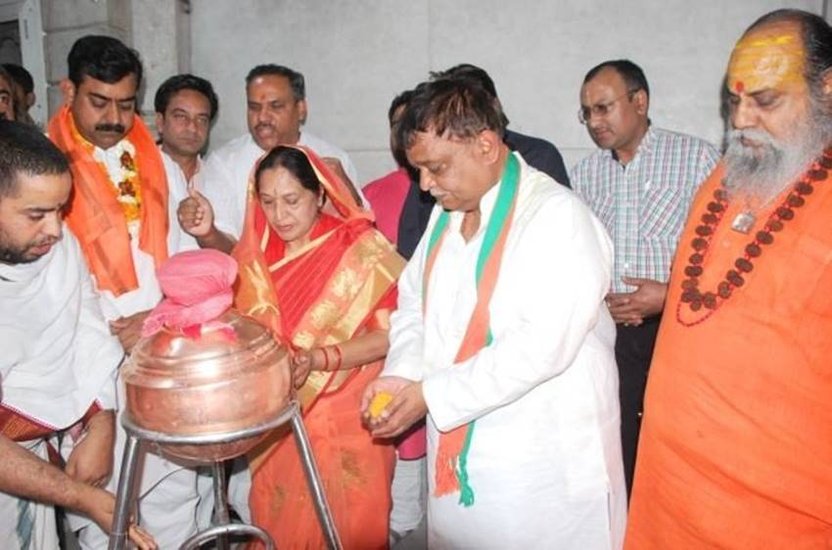 अतुल गर्ग ने 2017 में जो हलफनामा दिया था उसमें अपनी संपत्ति करीब 10 करोड़ रुपये बताई थी। तब अतुल गर्ग ने बताया था कि उनकी पत्नी सुधा ने एकता कपूर को तीन लाख रुपये का कर्ज दिया था।