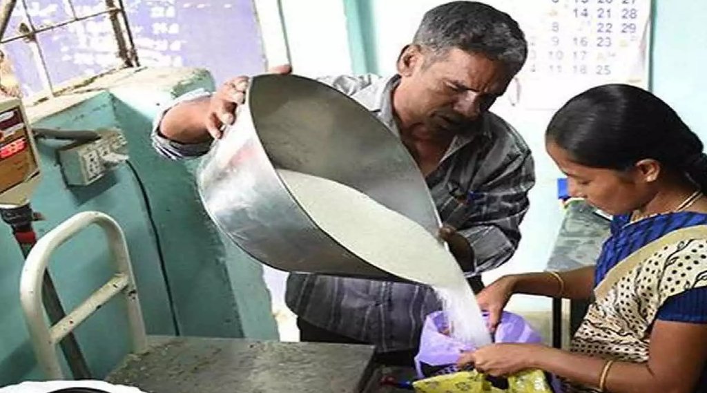 UP Ration Card धारकों के लिए खुशबरी! अब अनाज के साथ ही मुफ्त में मिलेगी चीनी (File Photo)