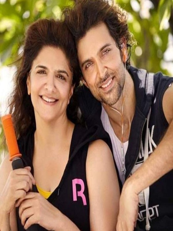 HRITHIK ROSHAN WITH MOTHER PINKY ROSHAN