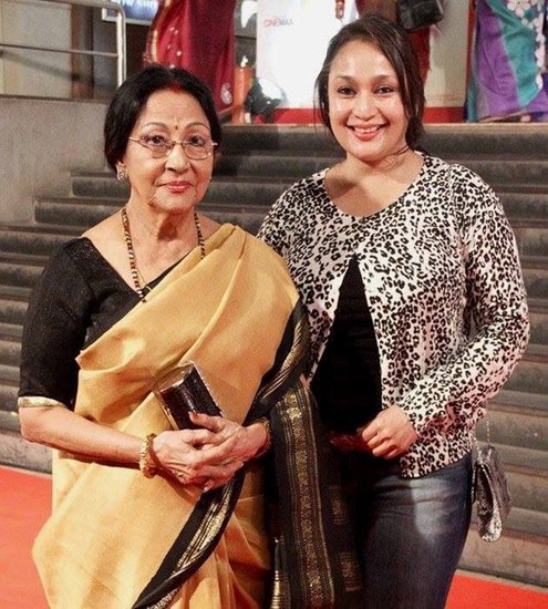 प्रतिभा सिन्हा 80 के दशक की मशहूर एक्ट्रेस माला सिन्हा की बेटी हैं। माला सिन्हा बॉलीवुड की बेहद हिट एक्ट्रेस थीं लेकिन प्रतिभा का एक्टिंग करियर फ्लॉप ही रहा। प्रतिभा की कोई फिल्म बॉक्स ऑफिस पर कमाल नहीं दिखा पाई।