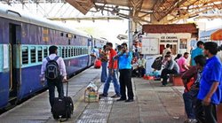 Indian Railways IRCTC ने आज कैंसिल कर दी 493 ट्रेनें, यहां देखे कहीं आपकी गाड़ी तो नहीं?