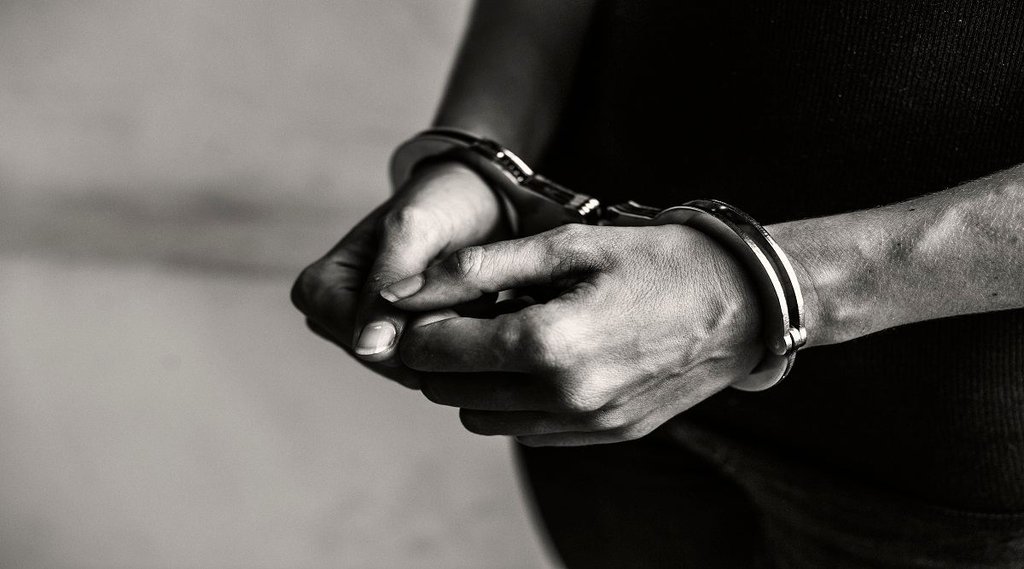 kolhapur police, maharshtra, thief steals judges clothes