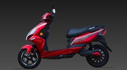 डबल डिस्क ब्रेक और एंटी थेफ्ट अलार्म वाला ये इलेक्ट्रिक स्कूटर देता है 140 किलोमीटर की लंबी रेंज, पढ़ें पूरी डिटेल