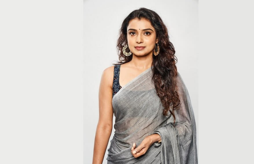 सीधी सादी सी 'इमली' की मालिनी अब भले ही निगेटिव रोल में नजर आने लगी हैं। शो में आदित्य को पाने की चाह में मालिनी कुछ भी कर गुजरने को तैयार रहती हैं, लेकिन क्या आपको पता है कि रियल लाइफ में मयूरी ने बहुत कष्ट सहे हैं। मालिनी उर्फ मयूरी पति वियोग का ऐसा कष्ट उठा रही हैं, जिसकी भरपाई शायद ही मुमकिन है। चलिए बताएं कि मयूरी की जिंदगी में ऐसा क्या हुआ कि वह पति वियोग सह रही हैं।
