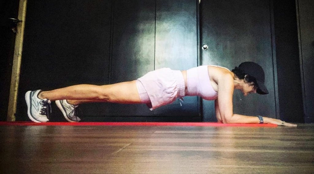 Mandira Bedi fitness Plank exercise benefits method workout