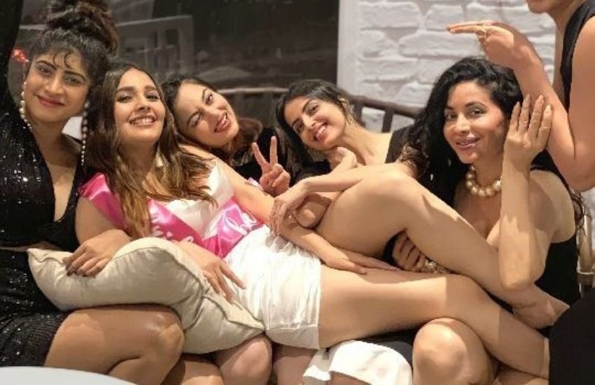 शादी से दो दिन पहले मानसी की बैचलर्स पार्टी भी हुई थी।