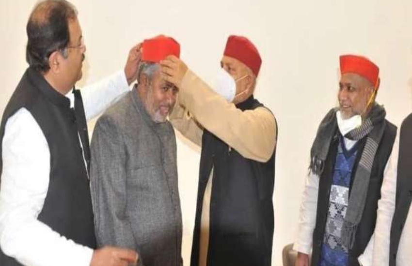 सहारनपुर में हिंसा के आरोपी मोहर्म अली पप्पू हाल में समाजवादी पार्टी में शामिल हए हैं। विवाद तब और बढ़ गया जब उसे लाल टोपी पहनाकर सपा में शामिल करने से जुड़ी सपा प्रदेश अध्यक्ष नरेश उत्तम पटेल और विधायक संजय गर्ग की फोटो वायरल हो गई। आरोप है कि सहारनपुर में 2014 में गुरुद्वारा हिंसा का मास्टरमाइंड मोहर्म अली पप्पू थे। इस मामले में मोहर्म अली की गिरफ्तारी भी हुई थी।