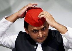 सपा में शामिल हुए भारत के सबसे लंबे शख्स धर्मेंद्र प्रताप सिंह, आठ फीट से भी ज्यादा लंबाई