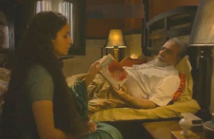 'मिर्जापुर' वेब सीरीज में कालीन भैया और उनकी पत्नी का किरदार निभाने वाली रसिका दुग्गल के साथ ही कालीन भैया के बेटे का किरदार निभाने वाले दिव्येंदु शर्मा ने इतने बोल्ड सीन दिए कि इसे परिवार के साथ देखना ही मुश्किल है। पंकज त्रिपाठी भी इस वेबसीरीज का हिस्सा थे।