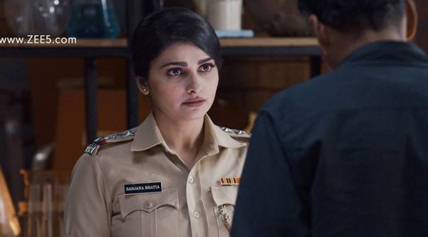 Zee 5 की वेब सीरीज साइलेंस में इंस्पेक्टर संजना भाटिया के रोल में प्राची देसाई की भी खूब सराहना हुई थी।