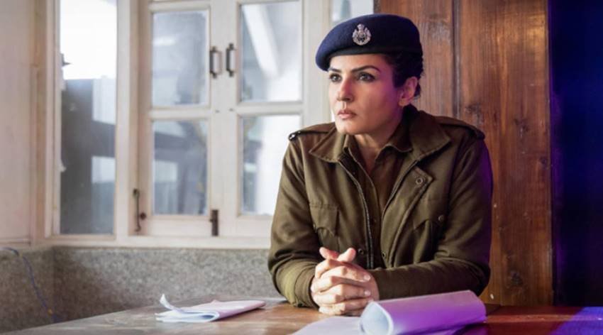 नेटफ्लिक्स की ही सीरीज आरण्यक में रवीना टंडन ने इंस्पेक्टर कस्तूरी डोगरा के किरदार से खूब वाहवाही लूटी।