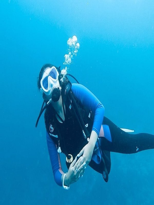 PARINEETI CHOPRA - SCUBA DIVING