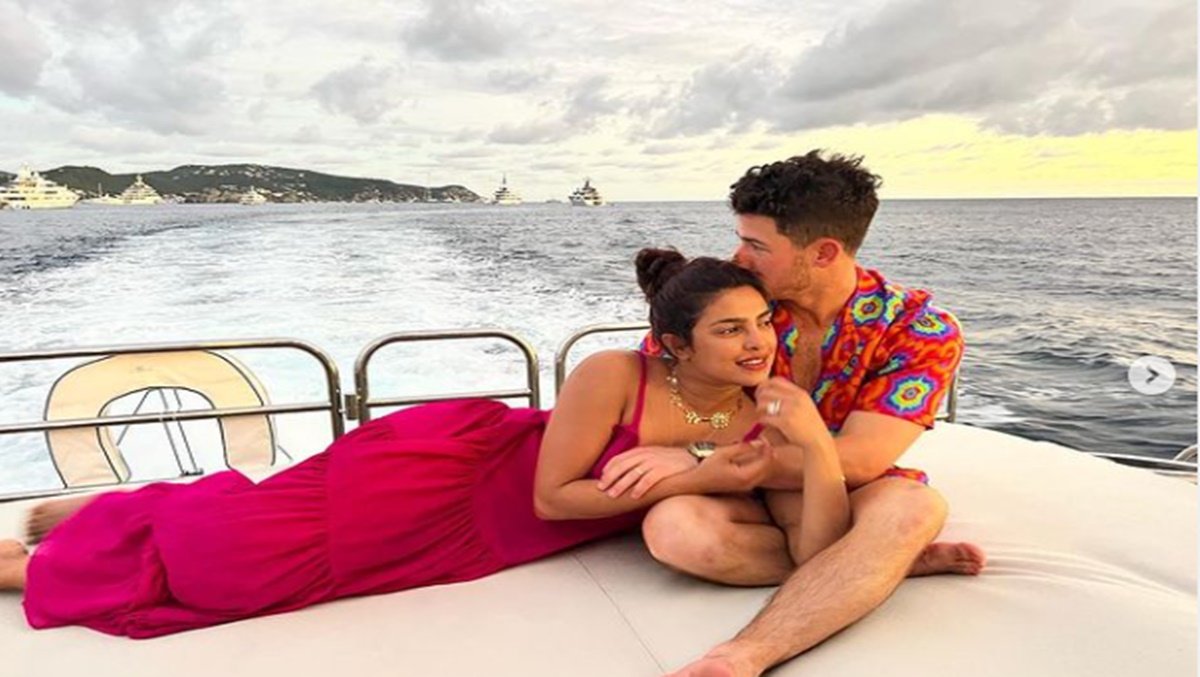 Priyanka Chopra, Nik Jonas, Bollywood